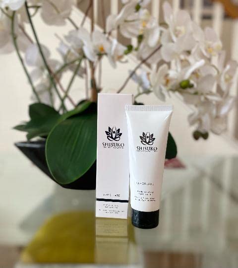Shisuko Exfoliating Face Polish - Renewed Glow 2in1 gentle cleanser derived from Sugar. Smooths and Brightens without drying. Rapid results, using 2-3 X a week, can last up to 3 Mo - 4 oz