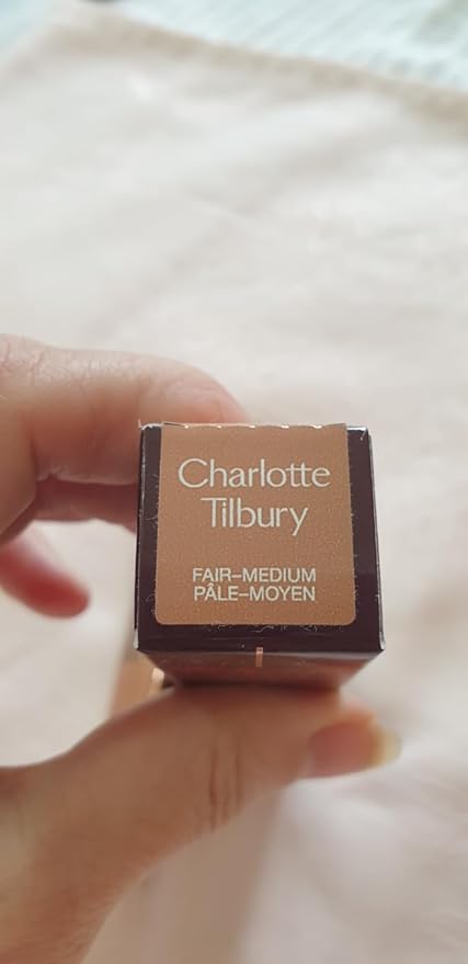 Charlotte Tilbury Hollywood Contour Wand Light-Medium