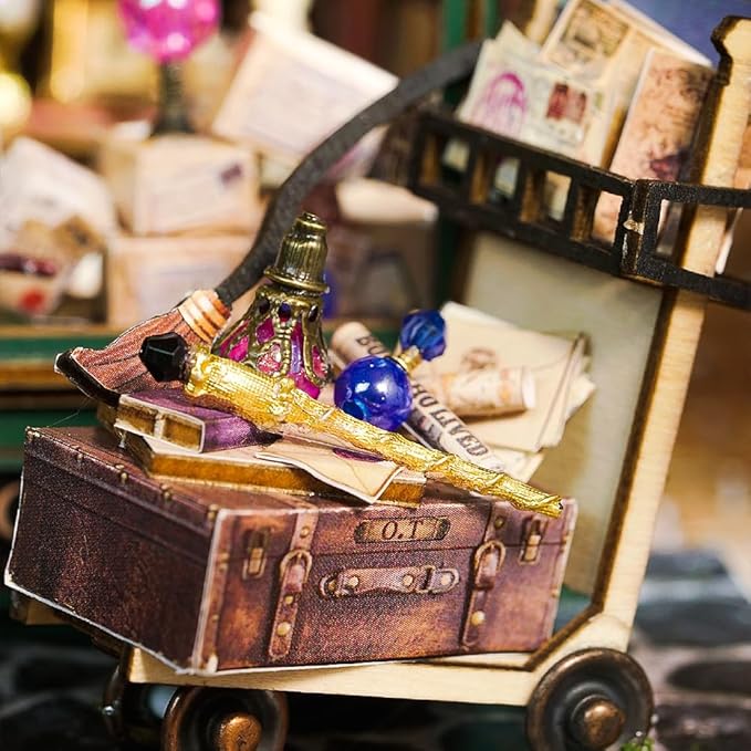 CUTEBEE DIY Miniature Dollhouse Kit, DIY Wooden Dollhouse Kit Miniature House Kit, Mini House Model for Adults and Teens, Creative Room Decorations, Gifts Idea for Family and Friends(Magic House