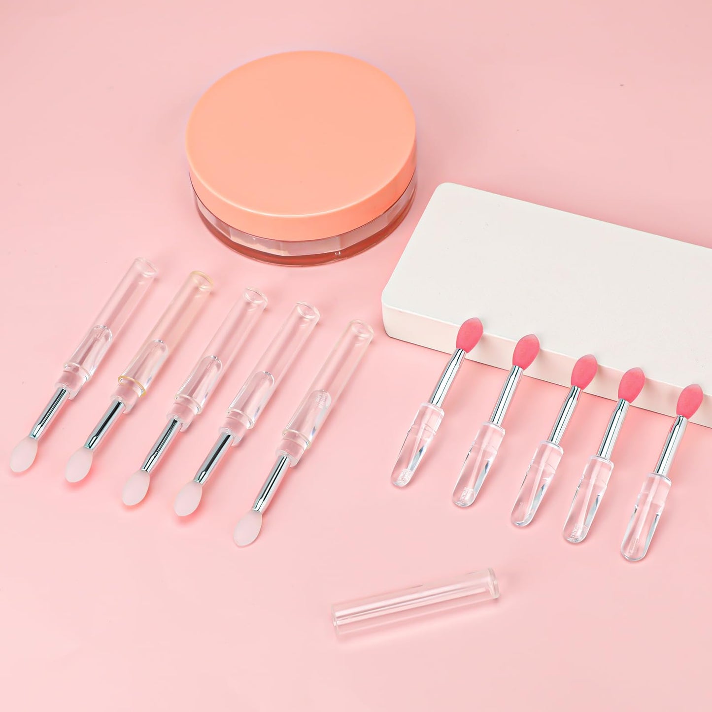10Pcs Silicone Lip Brushes Tool, Reusable Lip Balm Applicator Lipstick Applicator Brushes with Caps Eyeshadow Lips Brush for Lipsticks, Lips Gloss and Other Cream Makeup Produts