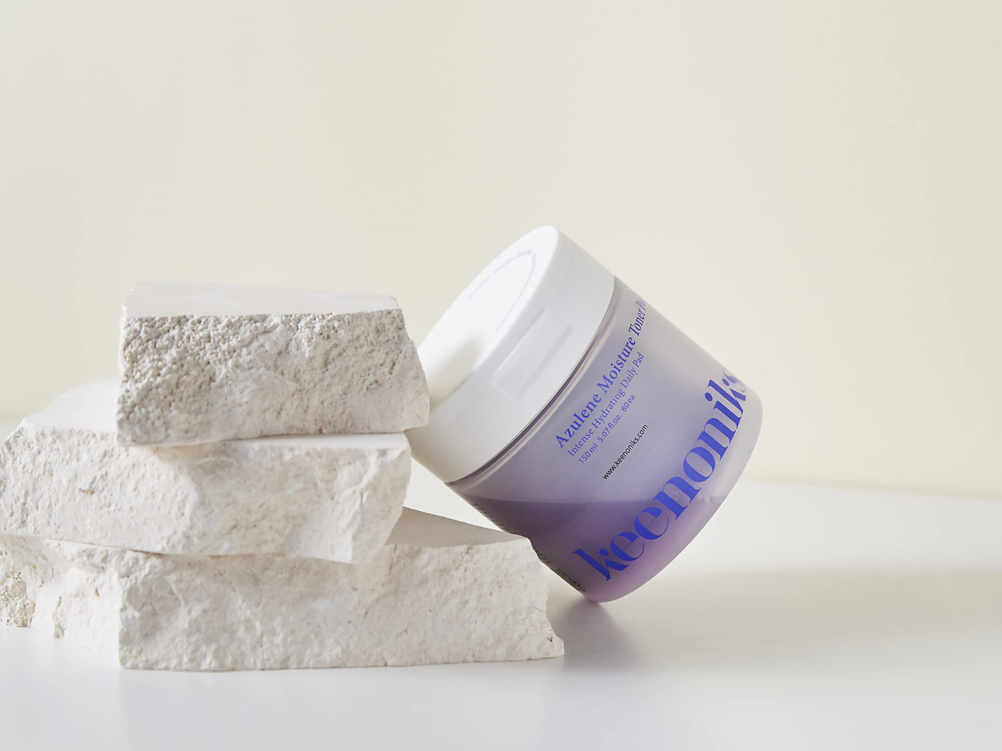 keenoniks Azulene Moisture Toner Pad - Anti-flammatory & Hydrating Facial Pad with Chamomile Extract, Panthenol & AQUAXYL for Red, Sensitive SkinㅣKorean Skincareㅣ 80 Pads (5.07 Oz)