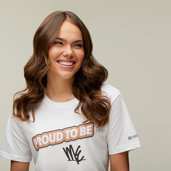 essence cosmetics Pretty Natural hydrating foundation 24h long 30ml