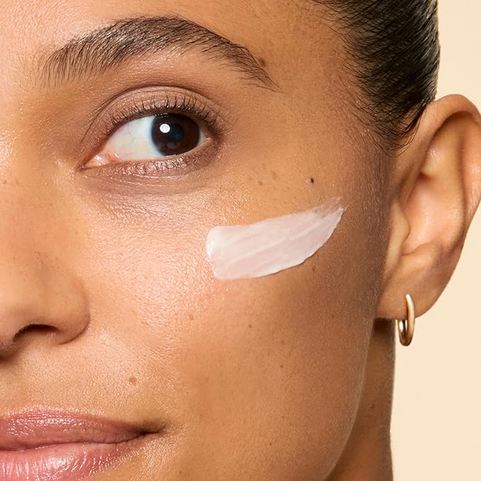 Honest Beauty Everyday Radiance Vitamin C Lightweight Moisturizer | Brightens + Improves Skin Tone | Gentle for Sensitive Skin, Fragrance Free, Vegan | 1.7 fl oz