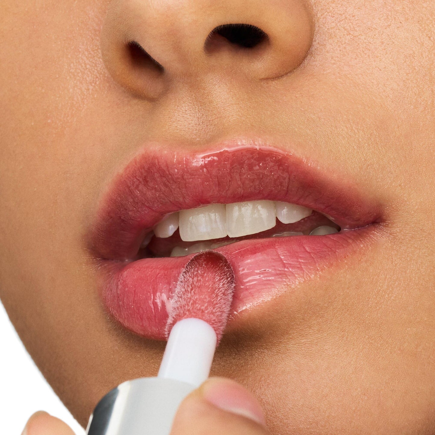 essence | Hydra Kiss Lip Oil |Intense Hydration & Glossy Finish | Infused with Hyaluronic Acid, Vitamin E & Jojoba Oil | Vegan & Cruelty Free (08 | Mocha Glow)